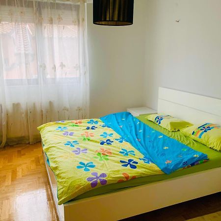 פריזרן Cozy City Center Apartment מראה חיצוני תמונה