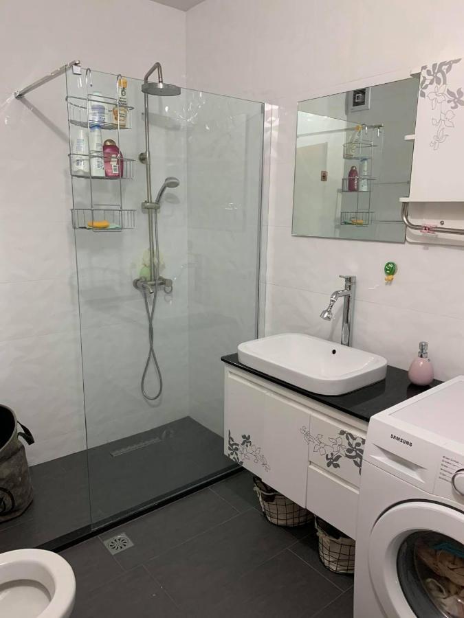פריזרן Cozy City Center Apartment מראה חיצוני תמונה